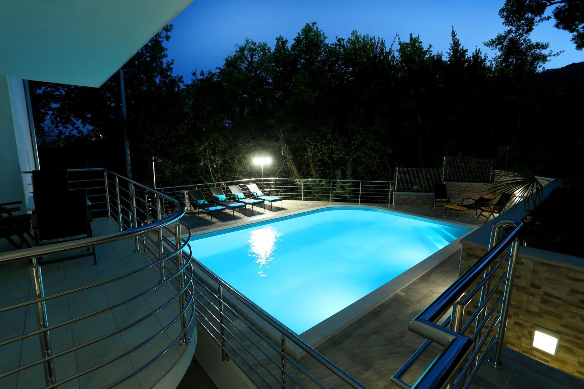Villa Dragi With Pool, Sauna, & Whirlpool โอปาติยา ห้อง รูปภาพ